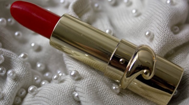 Product Review: Julie Hewett Noir Lipstick in Rouge Noir and Scarlett