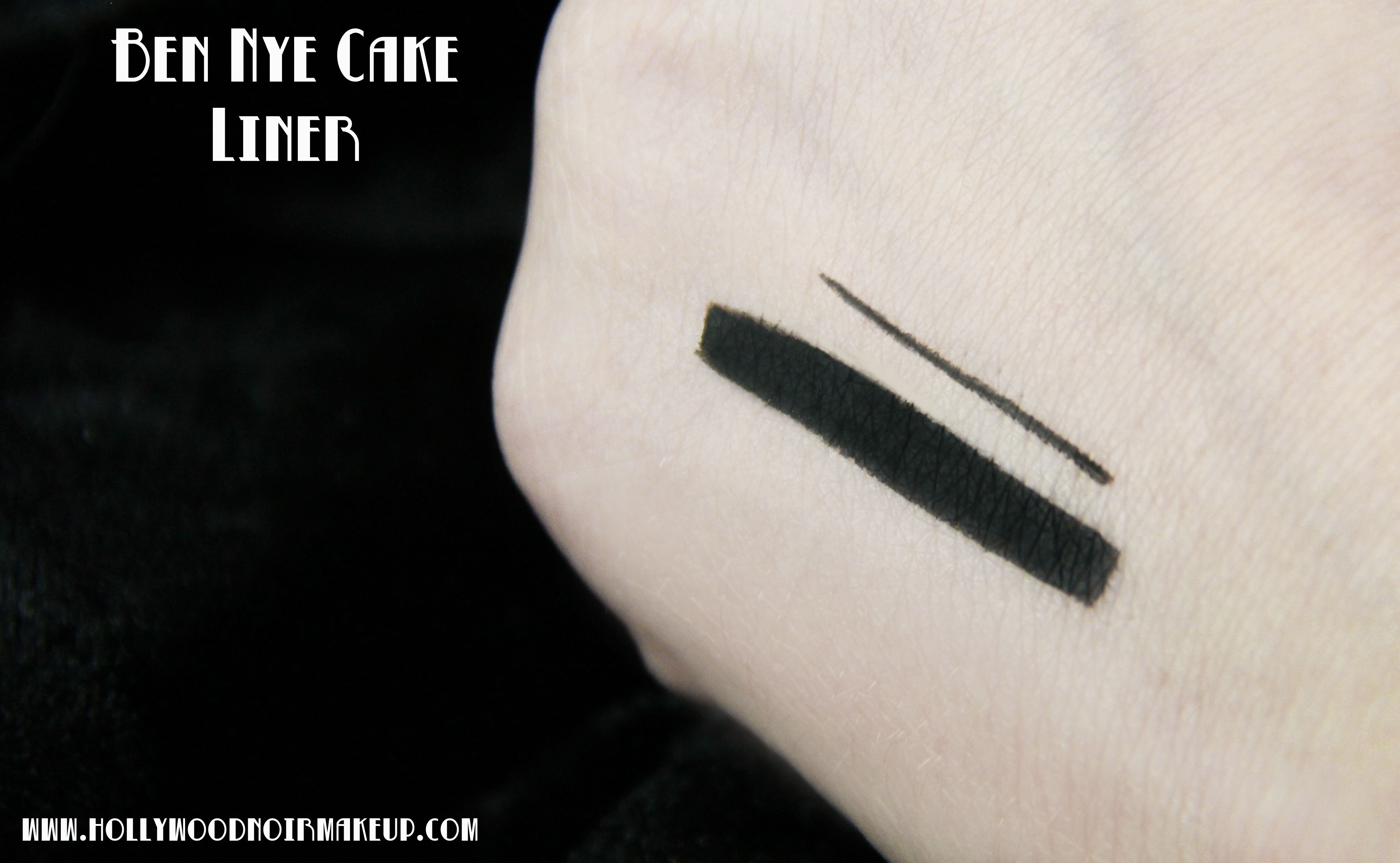 Ben Nye Cake Liner in Black swatch.