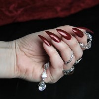 DIY: Retro Vamp Stiletto Nail Tutorial
