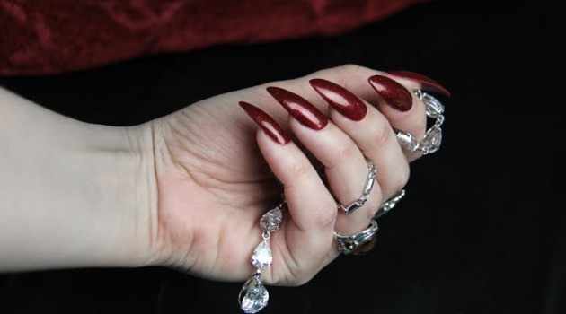 DIY: Retro Vamp Stiletto Nail Tutorial